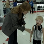 Un niño ruso en un supermercado