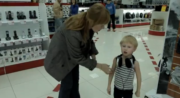 Un niño ruso en un supermercado