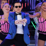 Santiago Segura imita a PSY bailando el Gangnam Style en el programa 'Tu cara me suena'