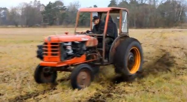 Tractor con un motor Volvo 240 Turbo B21et