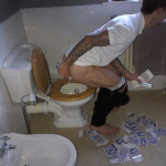 Liam Ridgewell, futbolista de la Premier League, se limpia el trasero con billetes de 20 libras