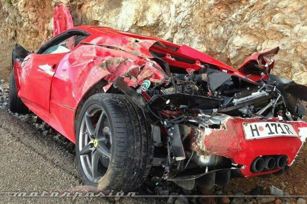 Se compra un Ferrari 458 Spider de 300.000 euros y lo siniestra nada más estrenarlo
