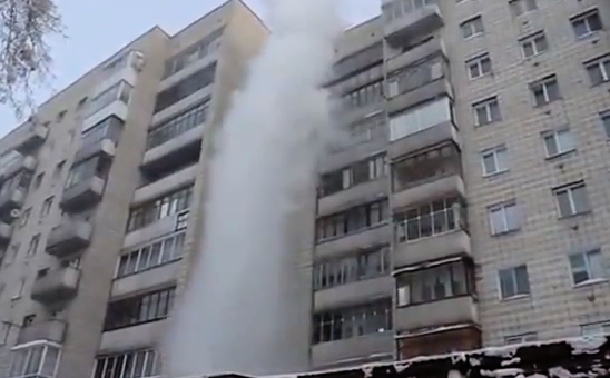 ¿Qué ocurre cuando tiras agua hirviendo desde un edificio cuando hay -41º de temperatura?