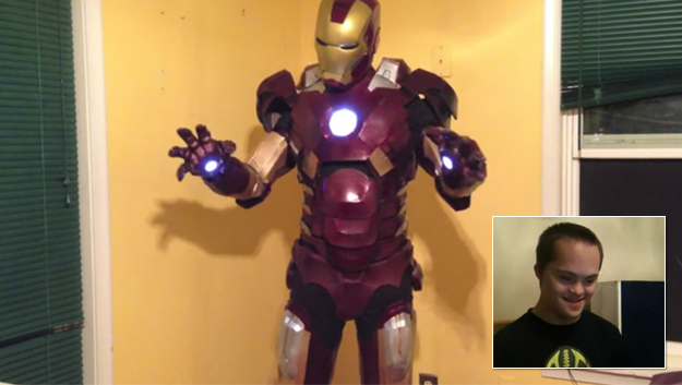 Iron Man le felicita la Navidad a Cameron, un niño de 13 años con síndrome de Down
