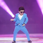 Mini PSY bailando el Gangnam Style