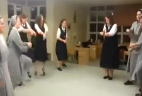 Hasta las monjas bailan el Gangnam Style