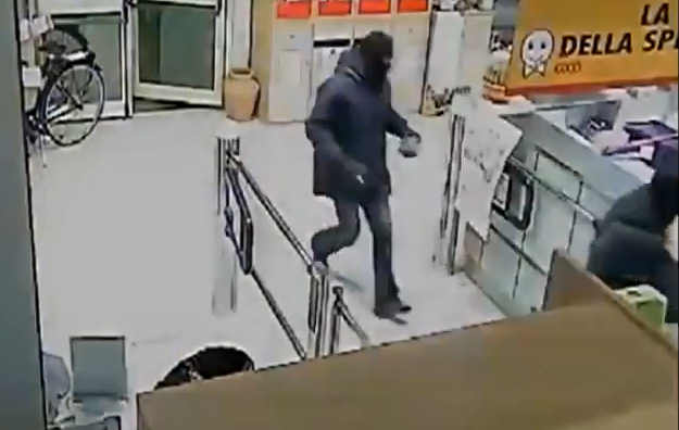 Un ladrón muere al intentar robar una caja fuerte con explosivos