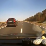 Increíbles reflejos al volante que evitan un accidente mortal