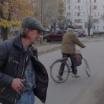 Teletransportanción de un anciano en bicicleta