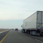 Conductor borracho con mucha suerte en la carretera