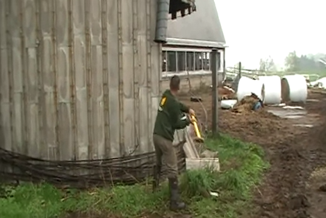 Cómo derribar un silo a martillazos