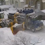 Así es como se limpian las calles después de una buena nevada en Canadá