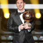 Messi sorprende en la gala del Balón de Oro con un smoking de lunares