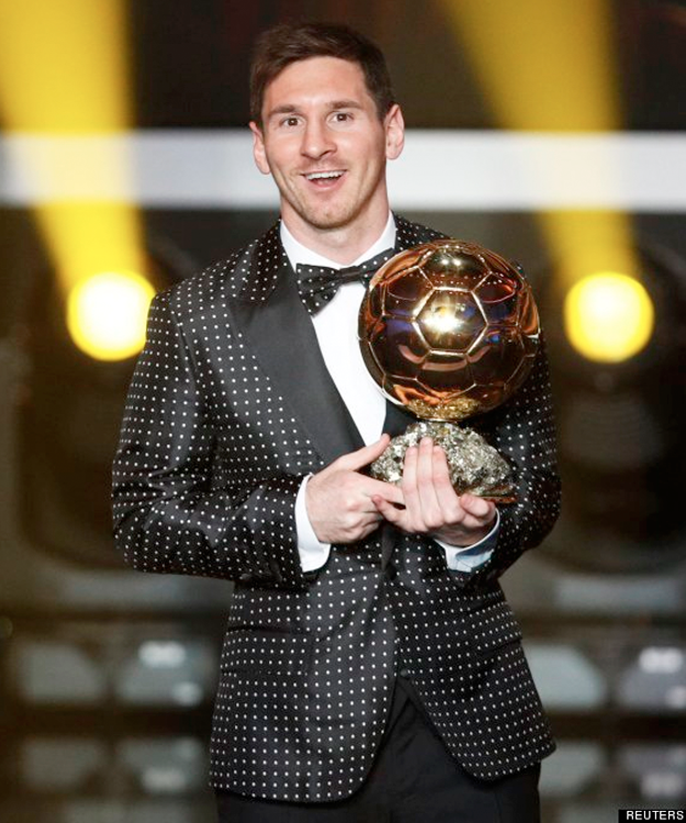 Messi sorprende en la gala del Balón de Oro con un smoking de lunares