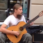 Mariusz Goli, impresionante forma de tocar la guitarra