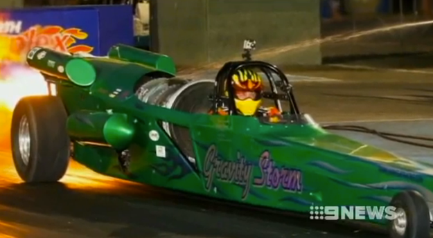 El piloto de dragster Pieter De Wit choca a más de 400 km/h durante la Perth Motorplex