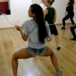 Clases de booty dance con la profesora Araselis
