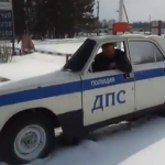 El coche de policía más estrecho del mundo
