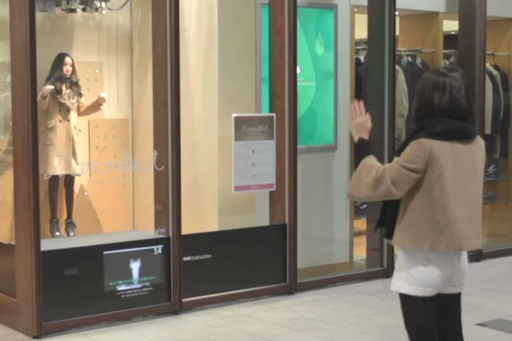 Escaparates japoneses con maniquíes que imitan tus movimientos a través de Kinect