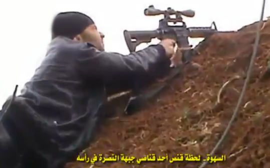 Un rebelde sirio es abatido por un francotirador de un disparo en la cabeza