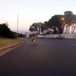 Haciendo saltar el radar en longboard