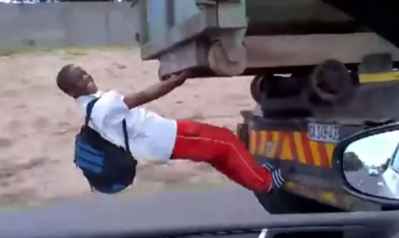 Así es como los jóvenes se ahorran el autobús en Ciudad del Cabo