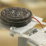 OREO Separator Machine: La máquina que separa las galletas Oreo