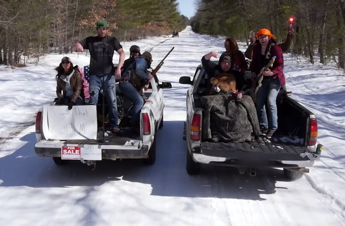 Una banda de Country tiende una emboscada al coche de Google Street View para hacer su videoclip
