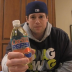 Se bebe una botella de Pepsi Crystal de hace 20 años y ocurre lo inevitable