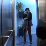 ¿Cómo reaccionarías si presenciases un asesinato en un ascensor?