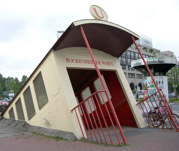 Bockenheimer Warte, la entrada de metro más chula del mundo