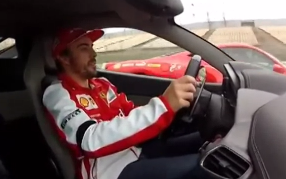 Pique entre Fernando Alonso y De la Rosa a bordo de dos Ferrari 458
