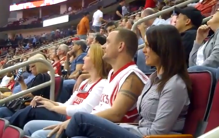 WTF Kiss Cam durante un partido de los Houston Rockets