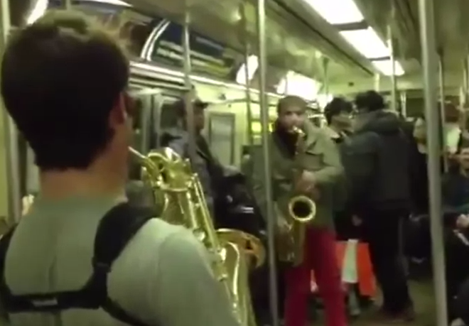 Batalla de saxos en el metro de Nueva York (vídeo más largo)