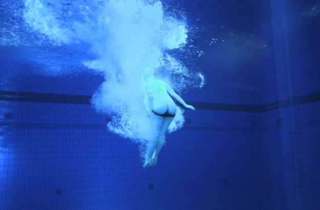 Daniela Blume hace un 'calvo subacuático' en la final de Splash