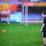 Leo Messi se enfrenta a un portero robot japonés