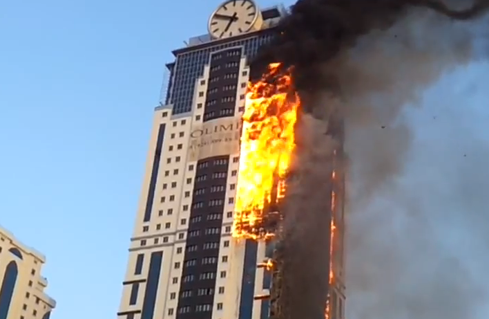 Arde el mayor rascacielos de la capital de Chechenia