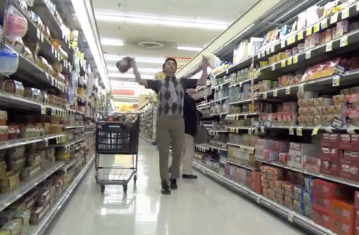 Idiotas que van a los supermercados a rebentar botellas de leche contra el suelo haciendo creer que se han resbalado