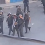Soldados israelíes utilizan a un joven palestino 'como escudo humano'