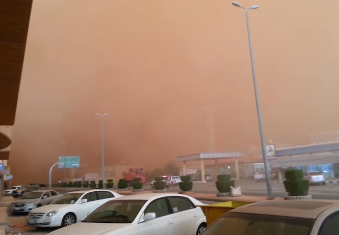 Tormenta de arena en Al Qassim, Arabia Saudí