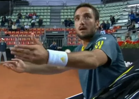 Viktor Troicki se vuelve loco y discute durante 4 minutos con el árbitro por un fallo en su contra