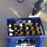 Cómo abrir 24 botellas de cerveza en 1 segundo