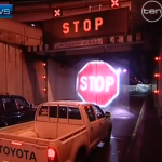 Señal de STOP en cortina de agua para impedir la entrada de camiones en túneles