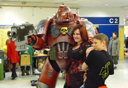 Impresionante cosplay de Space Marine de Warhammer 40k
