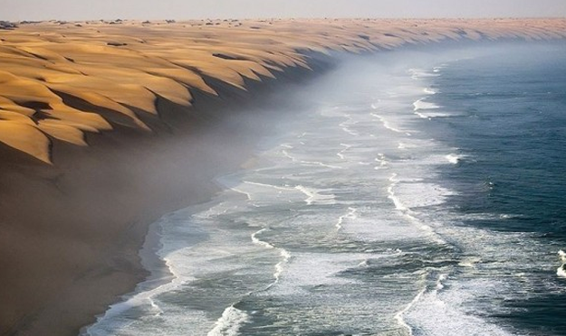 Donde el desierto del Namib se encuentra con el mar