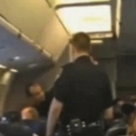 Una mujer fue expulsada del avión en el que viajaba porque no paraba de cantar una canción de Whitney Houston