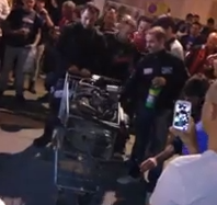Motor de coche en un carrito de la compra en Chipiona, Cádiz durante el GP de Jerez 2013