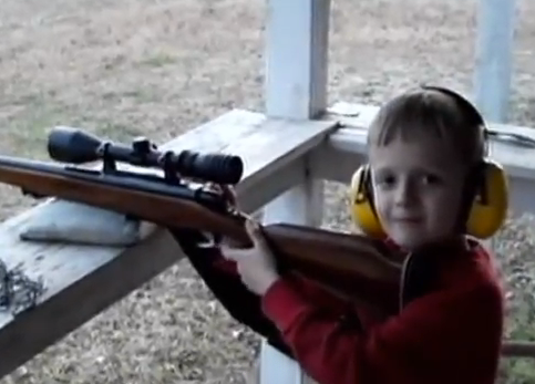 Un niño de 5 años mata a su hermana menor con un rifle en EEUU