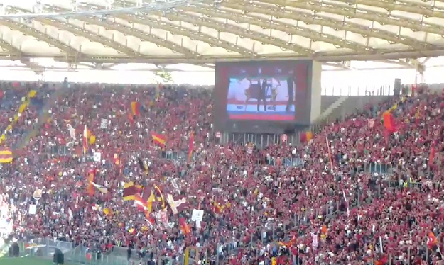 PSY es abucheado por los aficionados en la final de la Copa de Italia