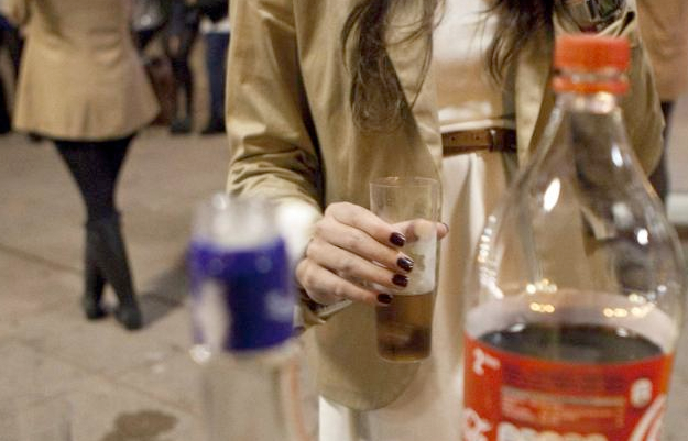 El 'tampodka', la moda de absorver el alcohol por la vagina